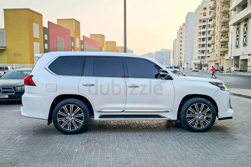 AED 4027/month | 2021 Lexus LX570 Signature | GCC Specs | Ref#36457763612073629699113