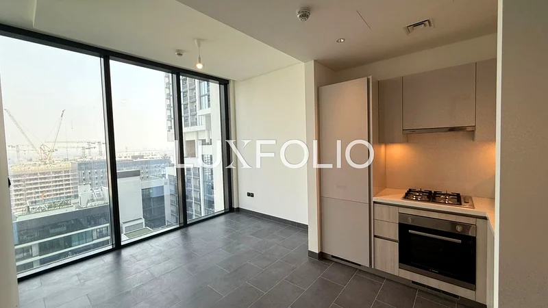 Modern | Pool View | Great Location63759561673731111