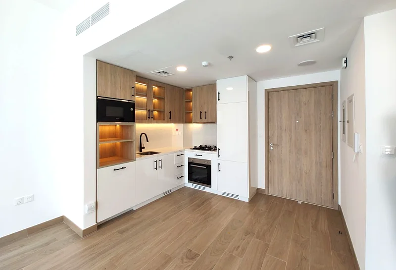 Ready To Move | Prime Location | Spacious63951421645954111