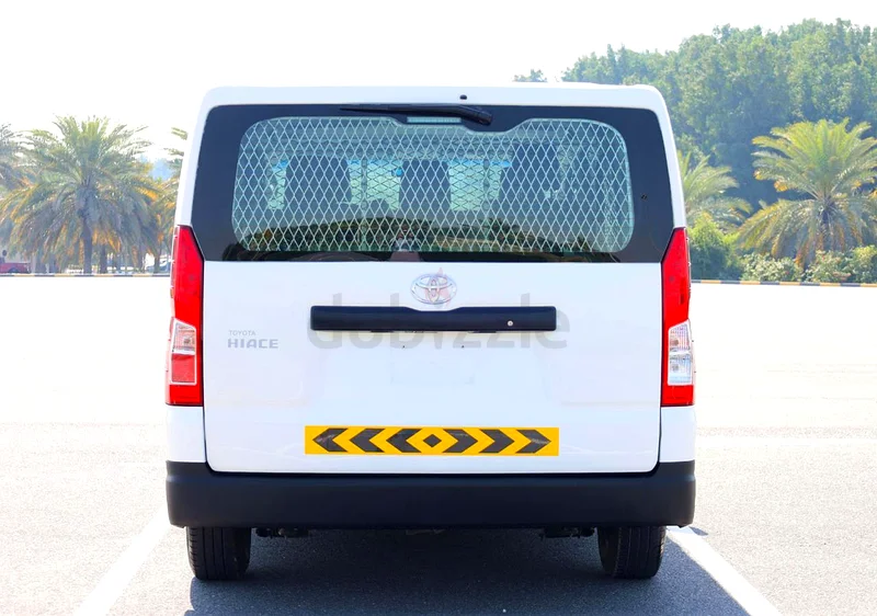 Toyota Hiace 2020 Gcc Petrol 6 Seater+Cargo63612448654978114