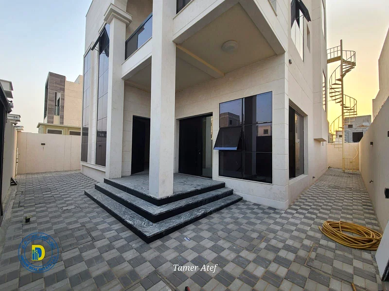 للبيع، فيلا بشارع ومرآب، 5 غرف وسطح، في منطقة البحية، بسعر ممتاز63883480317954111
