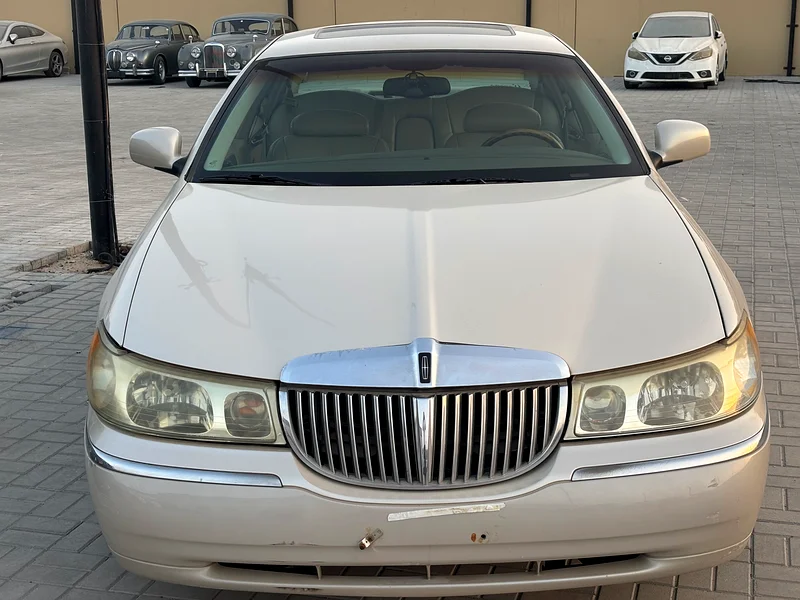Clean title classic Lincoln Town car63699026399105111