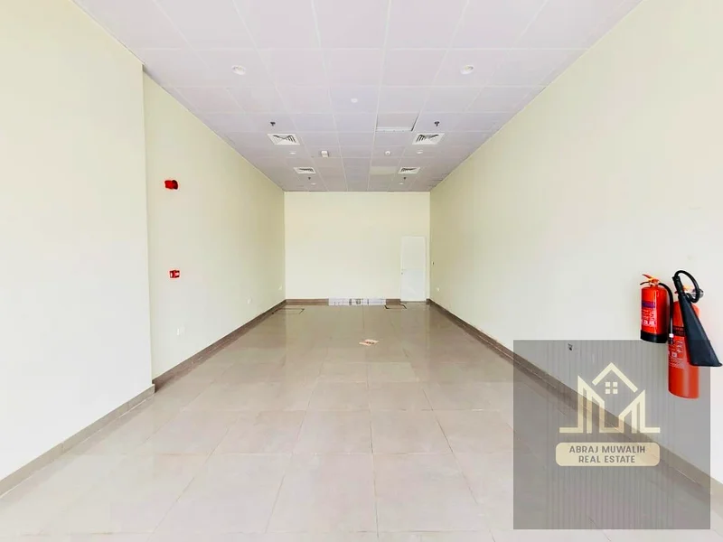 محل جديد بالكامل بمساحة 40 ديسك حرة في موقع متميز63622816472067111