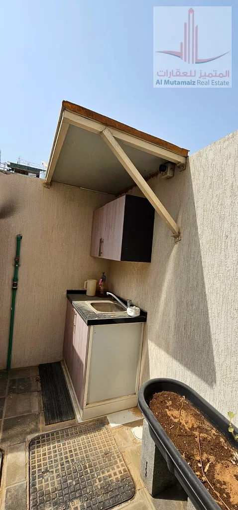 فيلا في منطقة الياسمين، تحتوي على 4 غرف نوم رئيسية و7 حمامات، موقع ممتاز63722360384771112