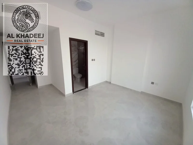 شقة جديدة بالكامل مكونة من غرفة نوم واحدة وصالة للإيجار السنوي في الجرف 3، عجمان – بالقرب من مول تشاينا ومول الخبايل – تحتوي على بلكونة وخزائن مدمجة – 30,000 درهم إماراتي63713594568322113