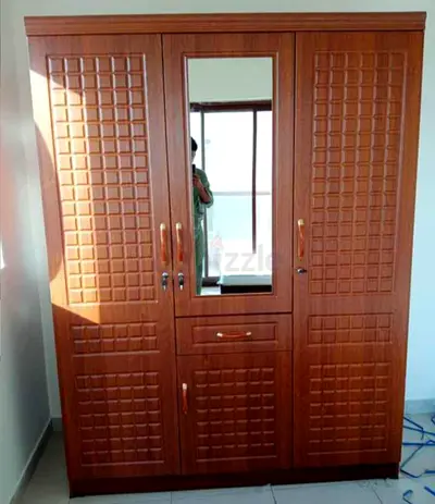 Stylish Wooden Wardrobe with Mirror