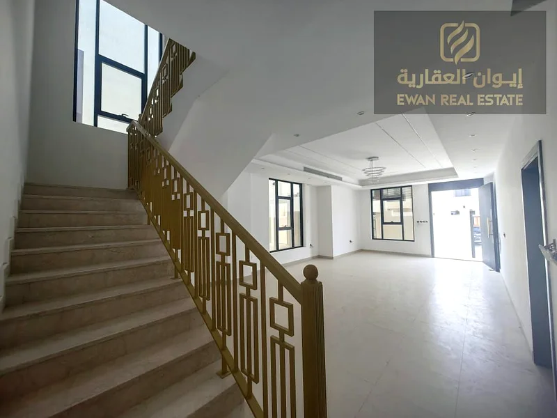 فيلا رائعة للبيع من المالك. * تصميم رائع، خمس غرف نوم رئيسية، بما في ذلك تكييف مركزي.63881481184003113