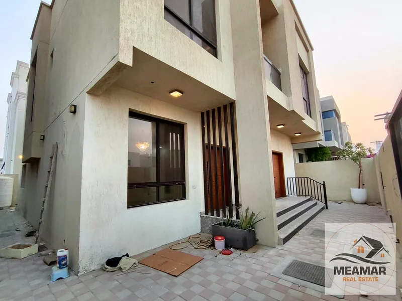 فيلا فاخرة من 5 غرف نوم + غرفة خادمة | الزاهية | تأجير واسع بسعر 95,000 درهم63612102799234111