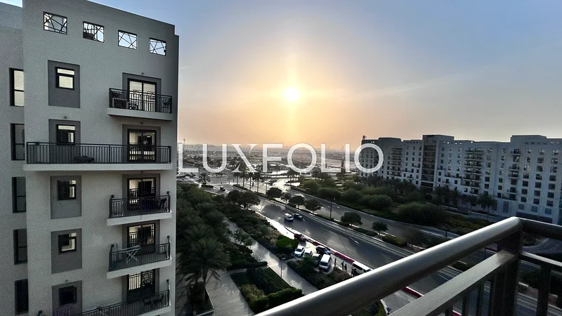 High Floor | Exclusive | Upgraded63951421494402110