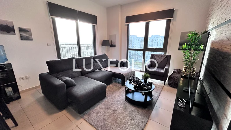 High Floor | Exclusive | Upgraded63951421494402111