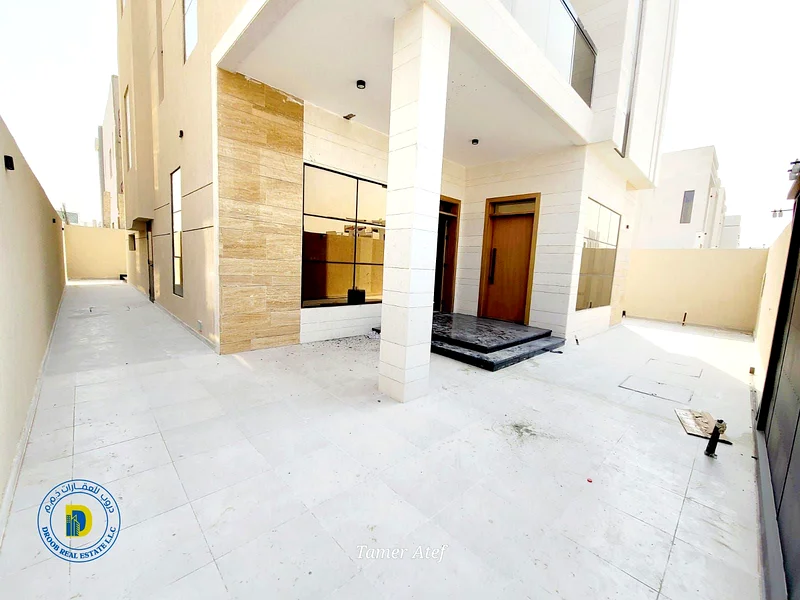 فيلا للبيع مكونة من 6 غرف مع سطح في منطقة البحية، عجمان، تشمل رسوم التسجيل، تشطيب فاخر جدًا، ملكية حرة، تمويل بنكي63883480364418111