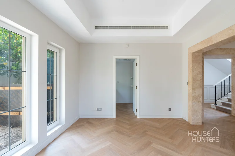 Upgraded villa | large plot | Great potential63919565652993112