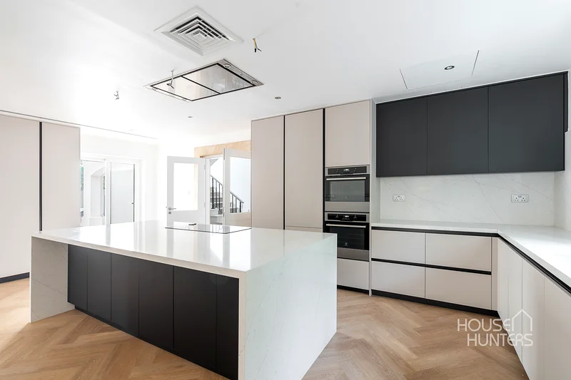 Upgraded villa | large plot | Great potential63919565652993113