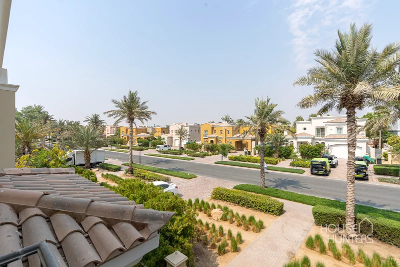 Upgraded villa | large plot | Great potential63919565652993114