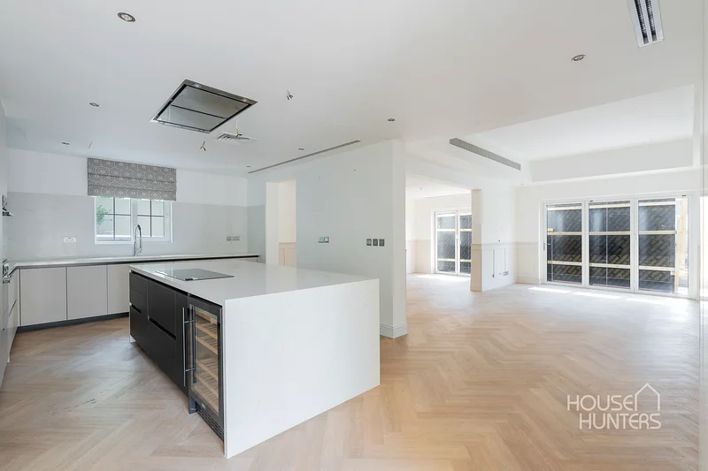 Upgraded villa | large plot | Great potential63919565652993110
