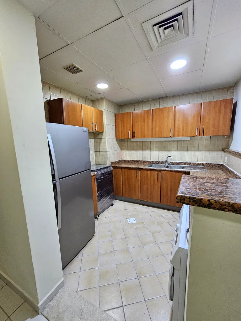 WINDOW PARTITION FOR RENT 1600 AED FRANCE CLUSTER63797093213313112