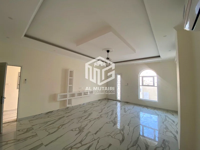 🏡 فيلا جديدة من طابقين للإيجار – الزهية، عجمان فيلا عصرية وواسعة تقع في الزهية، عجمان، على طريق م asphalted. هذه العقار الجديد يقدم تصميمًا أنيقًا، وجميع وسائل الراحة، ومثالية للعيش العائلي.63710426556929113