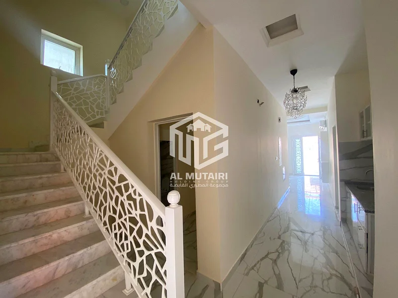 🏡 فيلا جديدة من طابقين للإيجار – الزهية، عجمان فيلا عصرية وواسعة تقع في الزهية، عجمان، على طريق م asphalted. هذه العقار الجديد يقدم تصميمًا أنيقًا، وجميع وسائل الراحة، ومثالية للعيش العائلي.63710426556929114