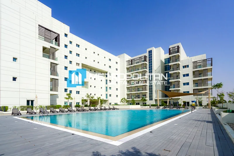 Furnished Studio| Balcony| Community Pool| Resale63839669841922110
