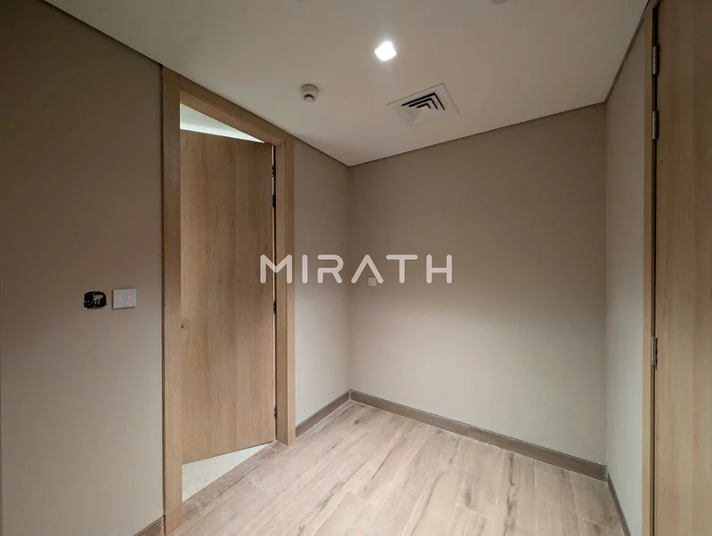 Ready To Move | Brand New | Spacious63809488610561113