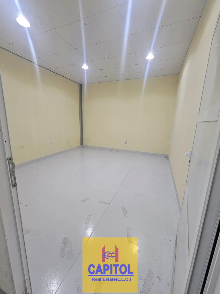 Hurry up! Last unit small warehouse available for rent in Al-qouz Dubai.63617435448577113