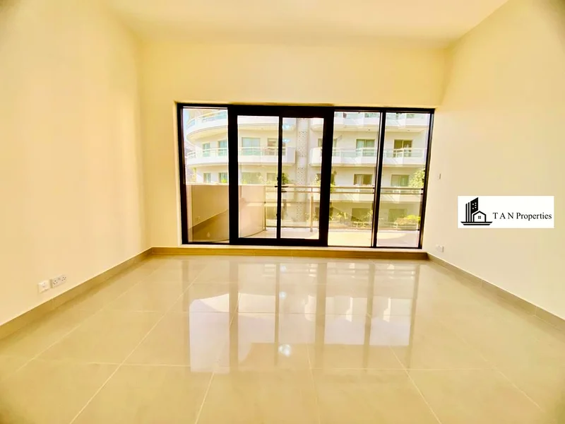 بدون عمولة || شقة واسعة من 4 غرف نوم + غرفة خادمة || تشطيب حديث63768441019651113