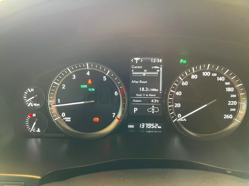 LEXUS LX570 SIGNATURE 5.7L AGENCY MAINTAINED ORIGINAL PAINT GCC SPECS 201963612073606786114
