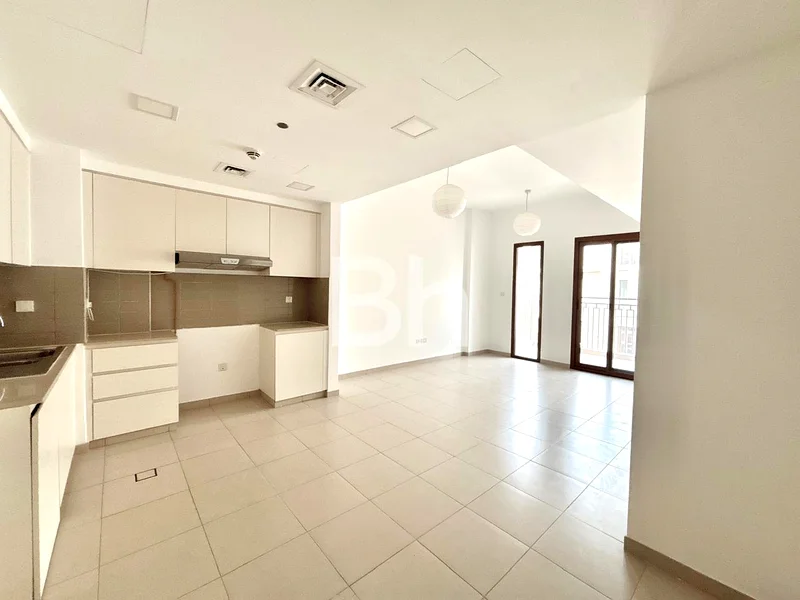 الطابق العالي | منظر المجتمع | شاغر63952643318401111