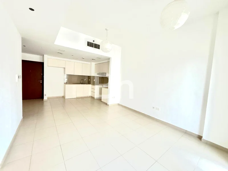 الطابق العالي | منظر المجتمع | شاغر63952643318401113