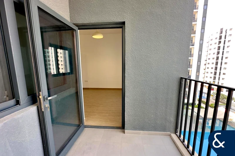 2 Bed | Pool facing | Great location63725276103043114