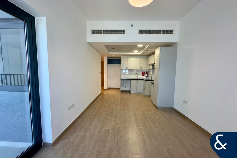 2 Bed | Pool facing | Great location63725276103043113
