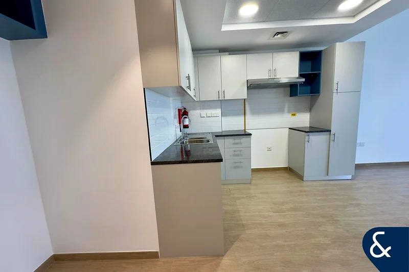 2 Bed | Pool facing | Great location63725276103043112