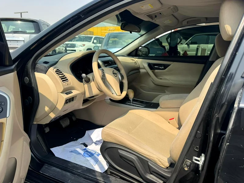 Nissan Altima 2015 black color GCc calen cR63613131454851111