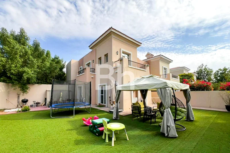 Expansive Plot | Lake View | Corner unit63920614923394112