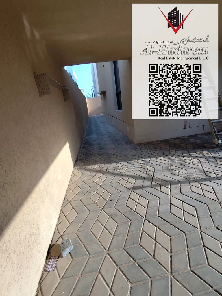 فيلا للايجار مكونة من 5 غرف نوم تقع في الياسمين، بالقرب من المسجد.63722360439170112