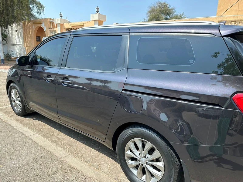Kia Grand Carnival63612077368579113