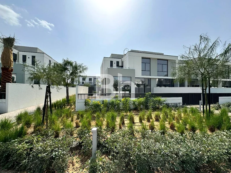 Exclusive | Modern and Luxury 4BR | Spacious63763486596738110