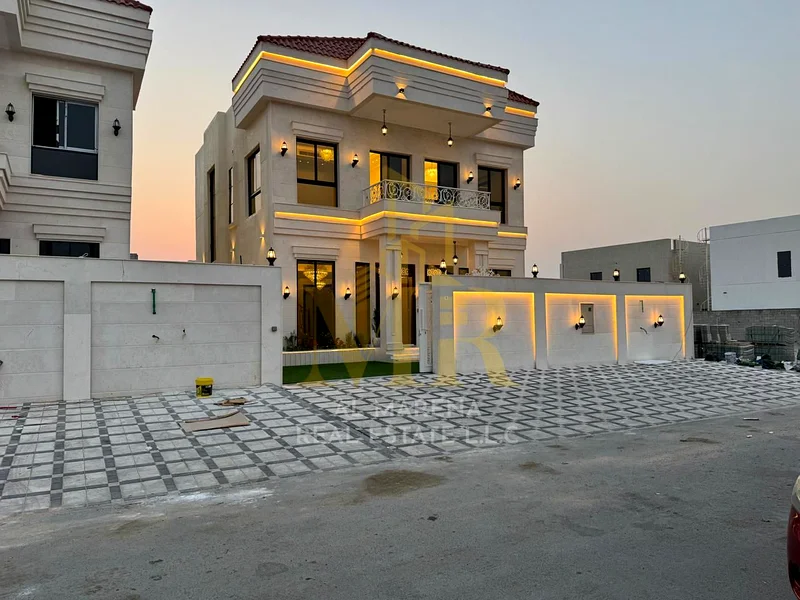 A luxurious classic villa on the corner of two streets, with a luxurious design, personalized finishing, and a very special price. Freehold for all na63908146464898112