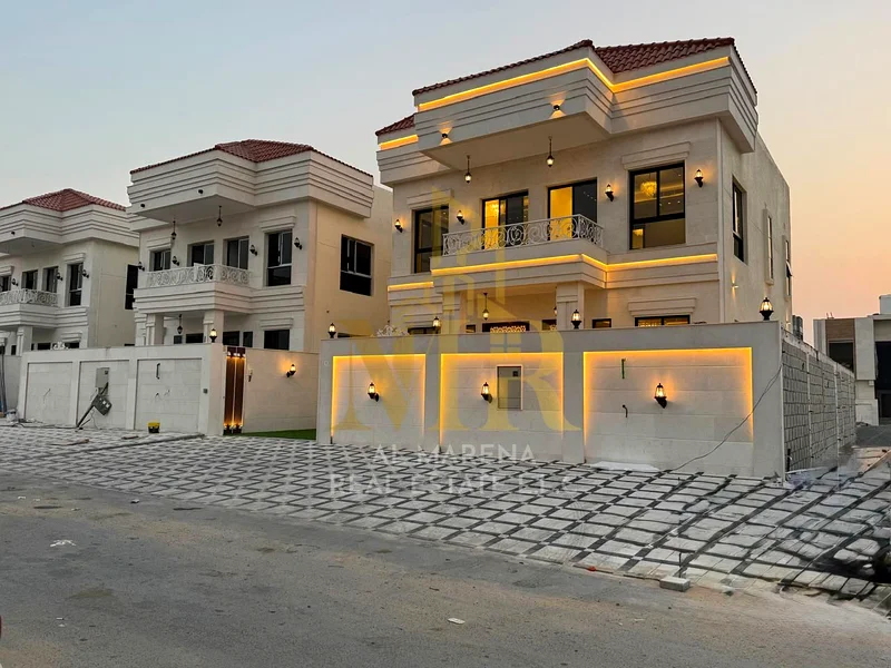 A luxurious classic villa on the corner of two streets, with a luxurious design, personalized finishing, and a very special price. Freehold for all na63908146464898111