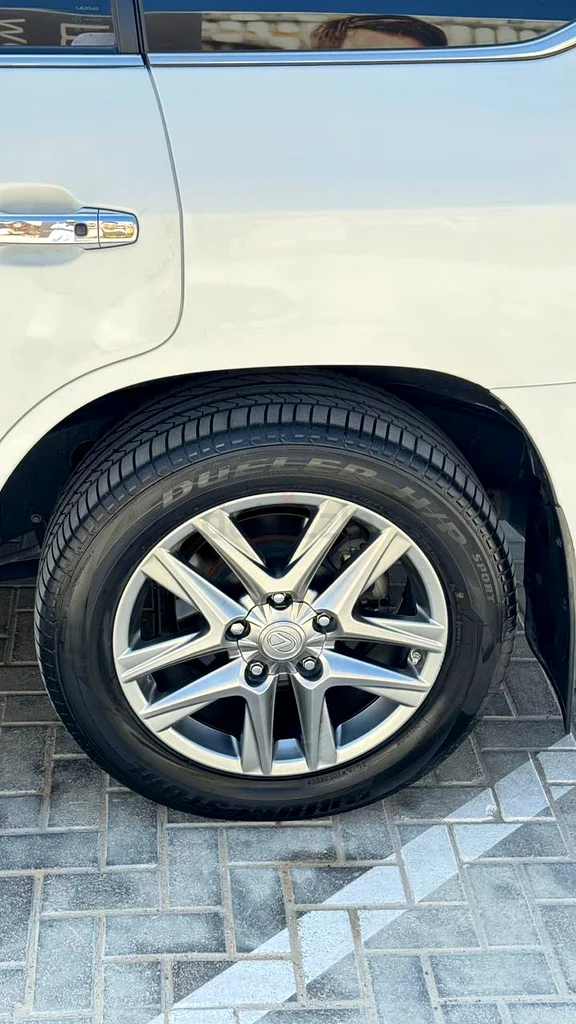 Lexus LX 570 201563612073676931113