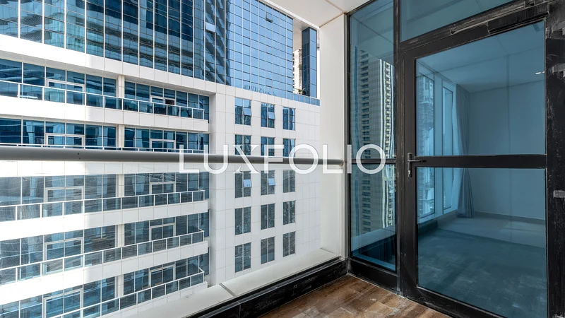 Upgraded | High Demand Unit | Vacant | Investment64037935396611112