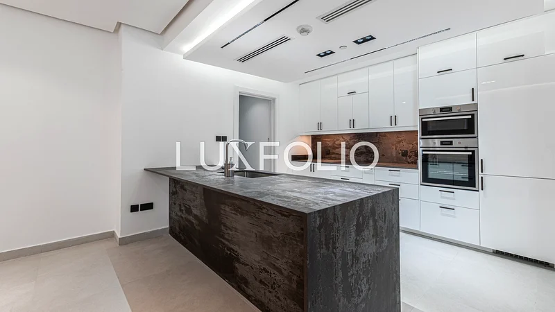 Upgraded | High Demand Unit | Vacant | Investment64037935396611113