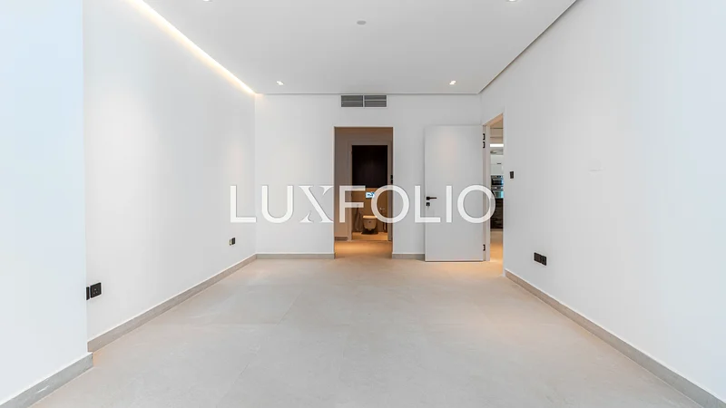 Upgraded | High Demand Unit | Vacant | Investment64037935396611114