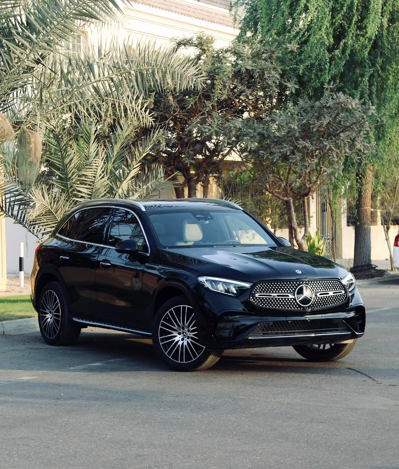 GLC 300 | 2024 | داخلي أسود بيج | كيلومترات قليلة | مفتاحان | سيارة عائلية فاخرة بالكامل |636134619630101126