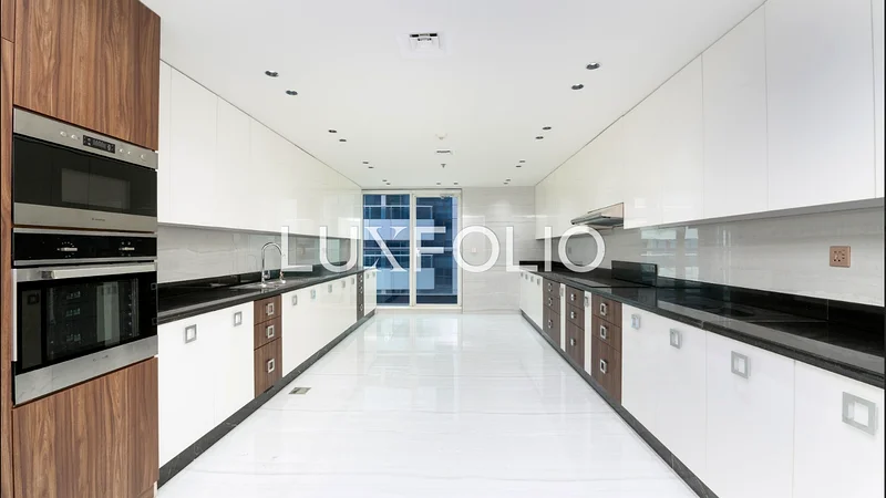 Vacant | Upgraded | Huge Layout64037063320321111