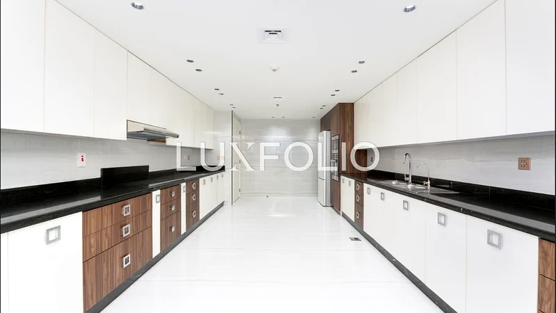 Vacant | Upgraded | Huge Layout64037063320321110
