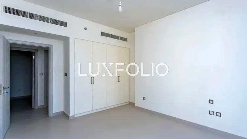 Large Layout | Waterfront | Corner Unit64025806517634114