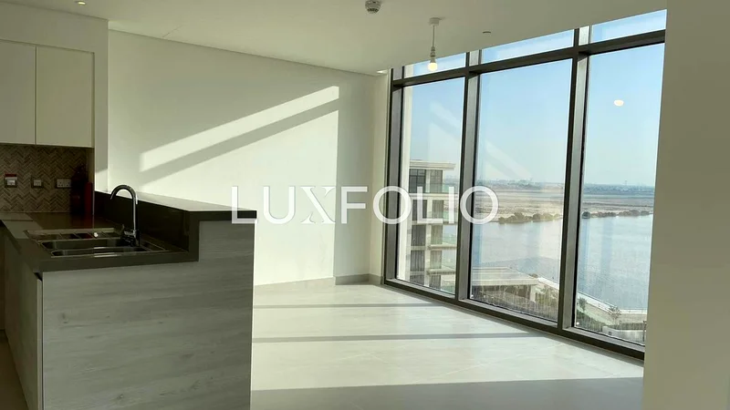 Large Layout | Waterfront | Corner Unit64025806517634110