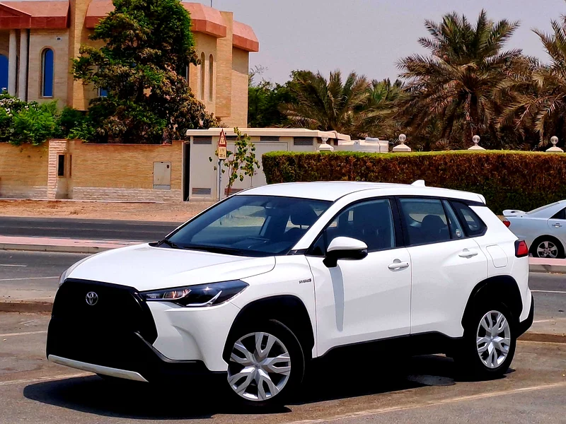 TOYOTA COROLLA CROSS 2023 1.8L HYBRID GCC (1250/-MONTHLY)63612447783810111
