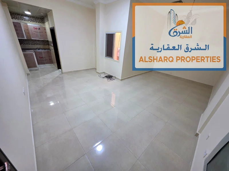استوديو في الطابق الأرضي لأحد الاستوديوهات النظيفة والجميلة للغاية وأكثرها نظافة في مبنى بمكان راقٍ63723377512194111